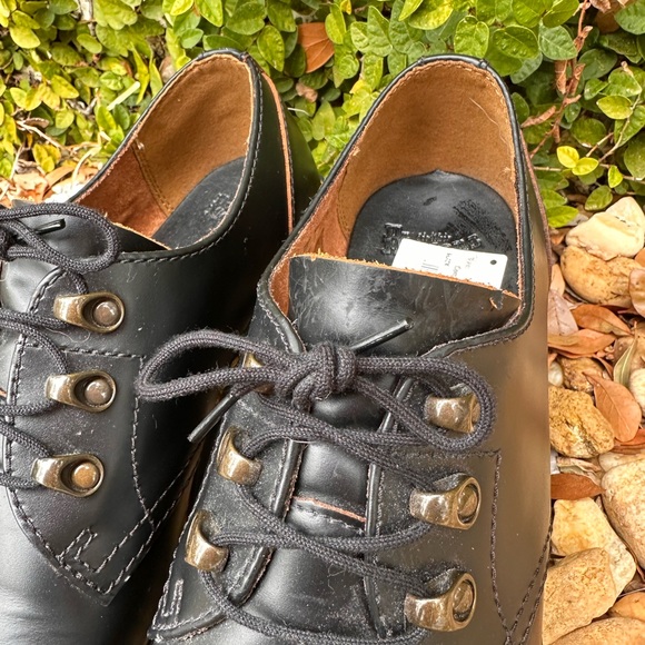 Lace Up Women’s Doc Marten shoes - Picture 4 of 8